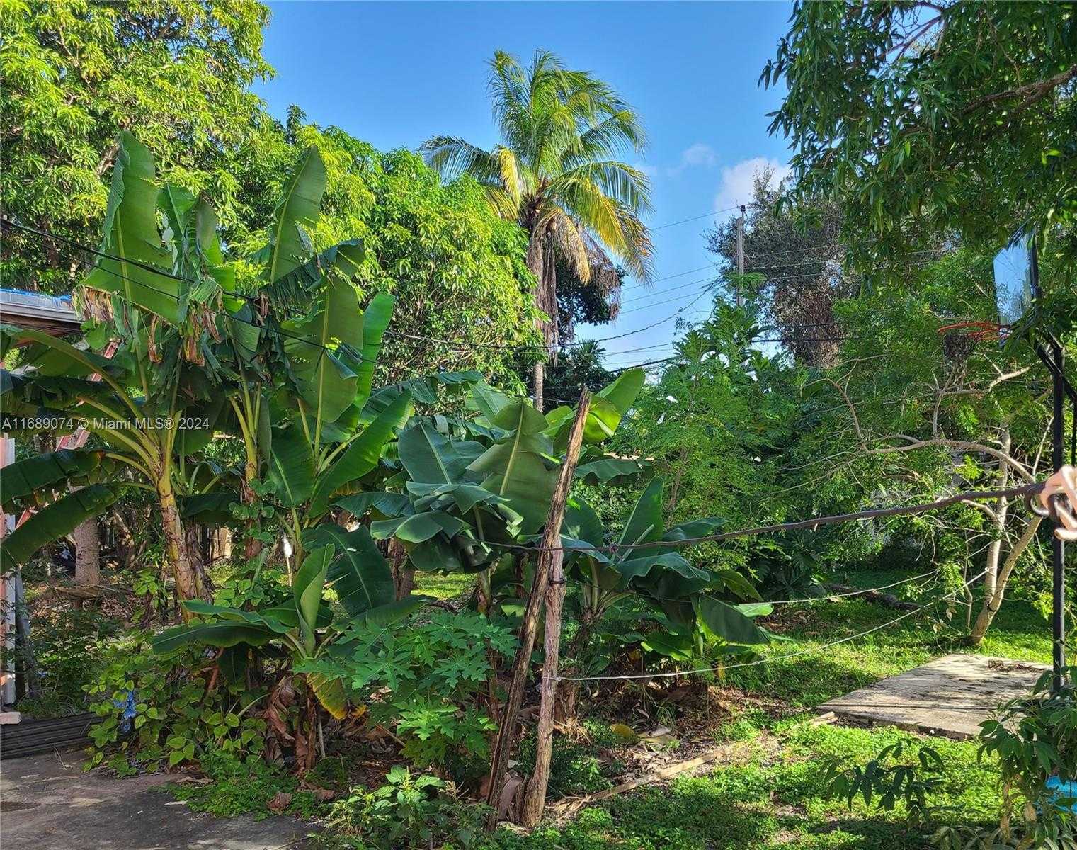 Small Image of 1420 NORTH EAST 137TH ST, North Miami Number 3