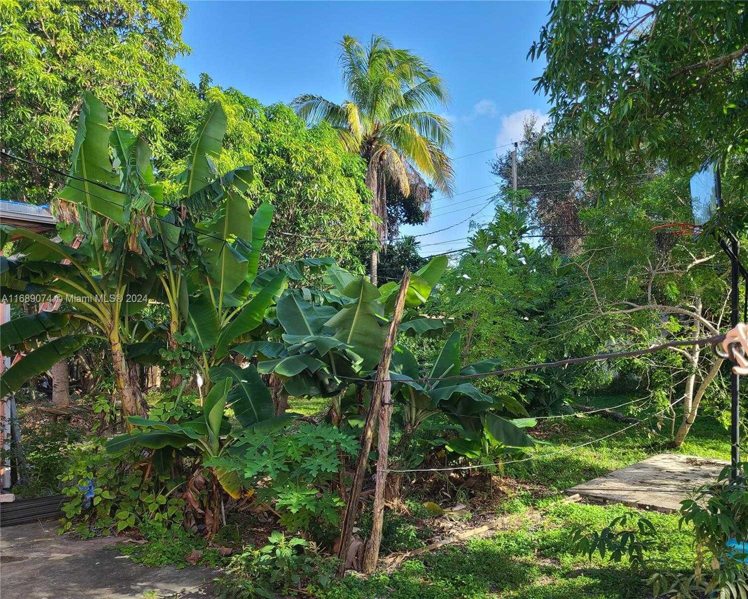 Small Image of 1420 NORTH EAST 137TH ST, North Miami Number 4