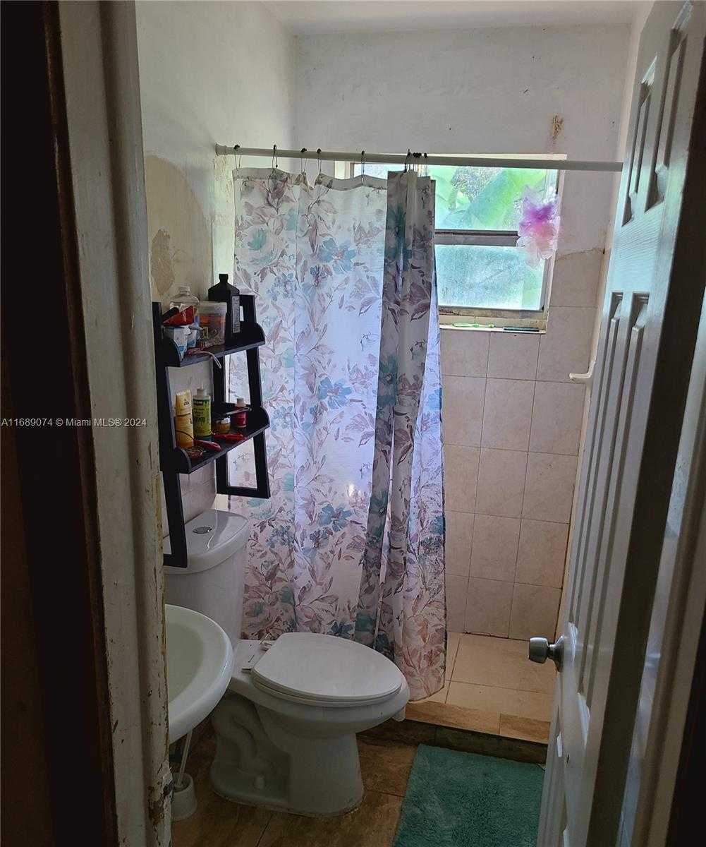 Small Image of 1420 NORTH EAST 137TH ST, North Miami Number 6