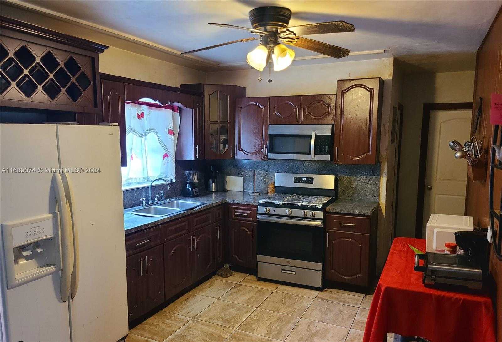 Small Image of 1420 NORTH EAST 137TH ST, North Miami Number 8