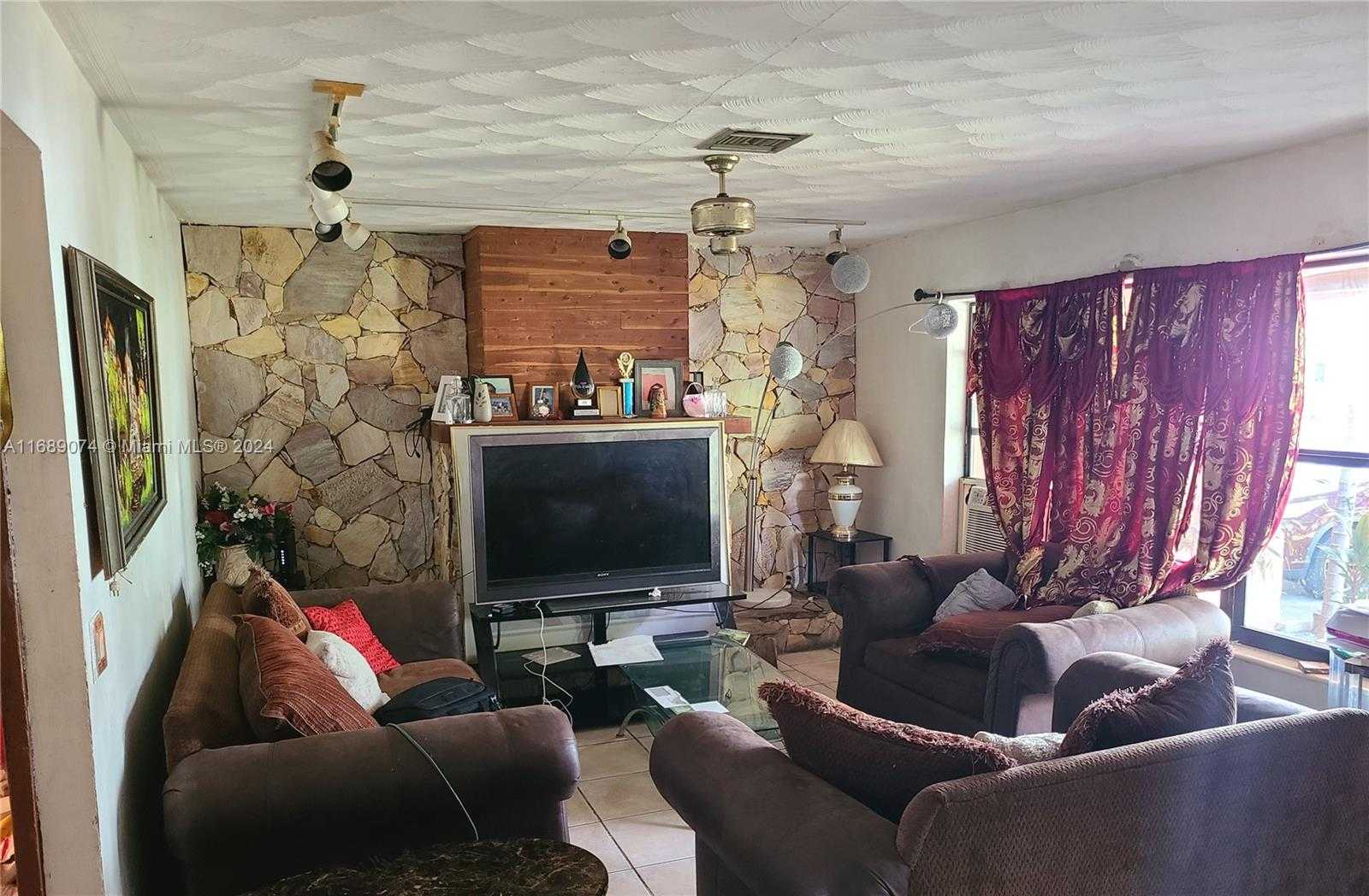 Small Image of 1420 NORTH EAST 137TH ST, North Miami Number 9
