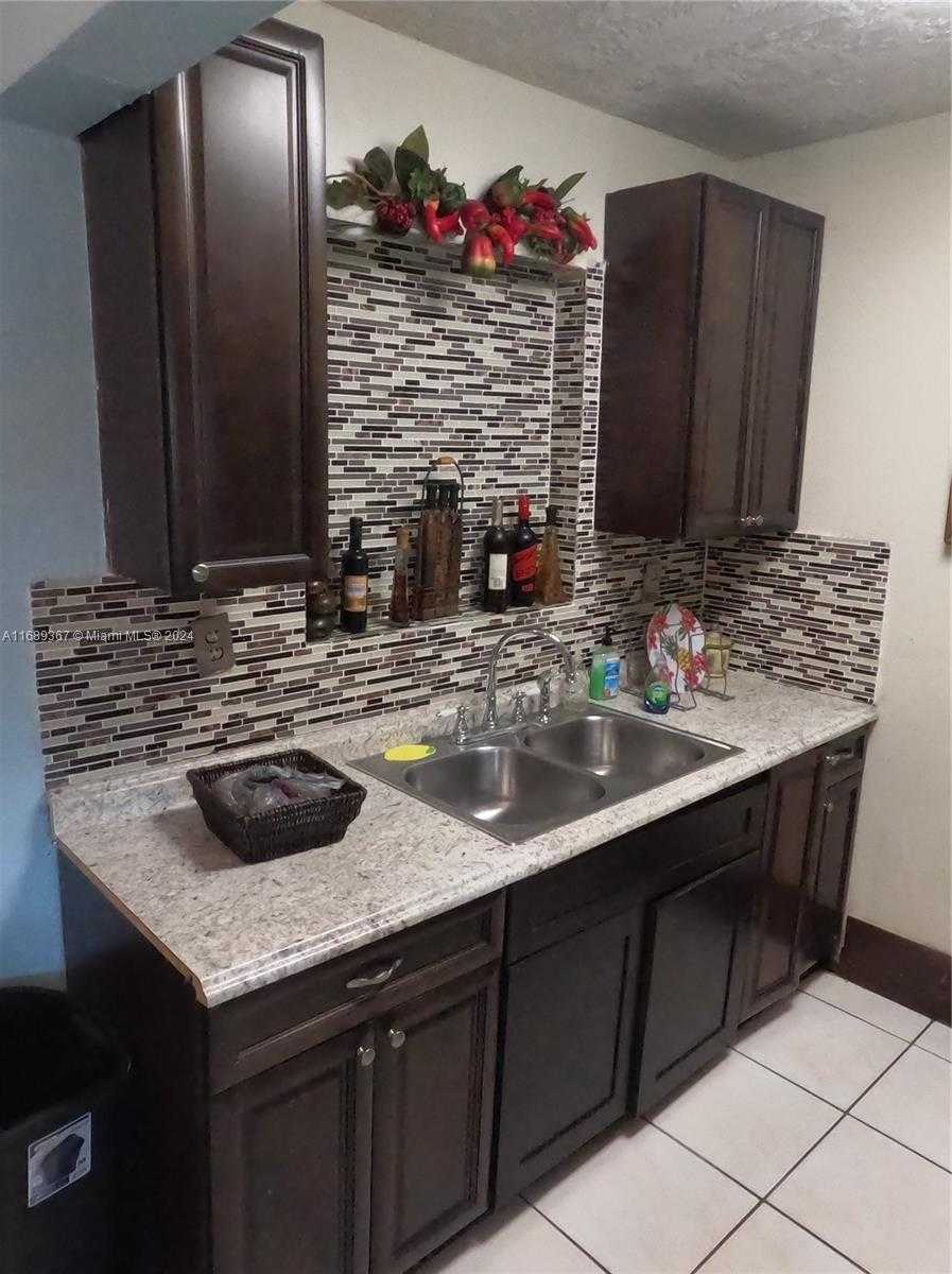 Small Image of 3260 NORTH WEST 209TH TER, Miami Gardens Number 15