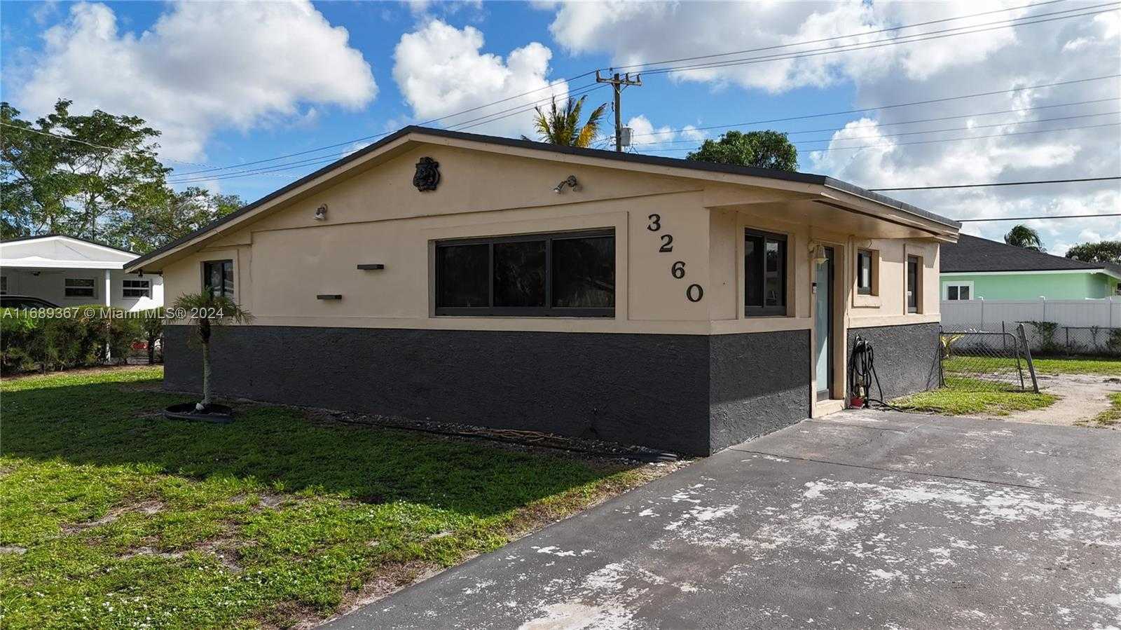 Small Image of 3260 NORTH WEST 209TH TER, Miami Gardens Number 2