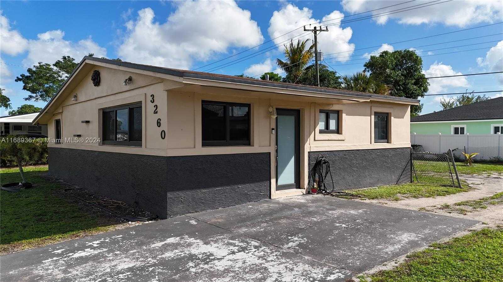 Small Image of 3260 NORTH WEST 209TH TER, Miami Gardens Number 3
