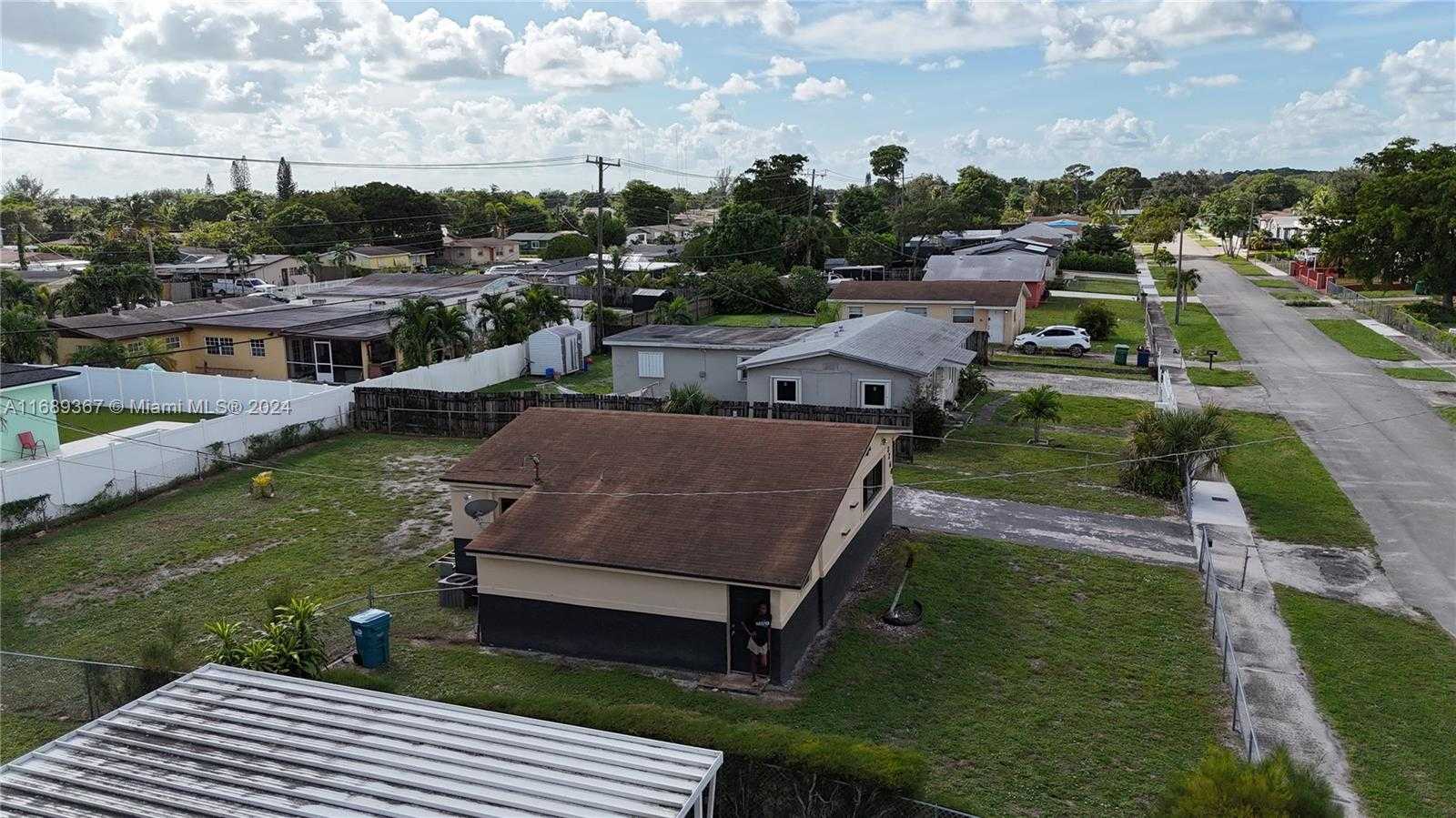 Small Image of 3260 NORTH WEST 209TH TER, Miami Gardens Number 4