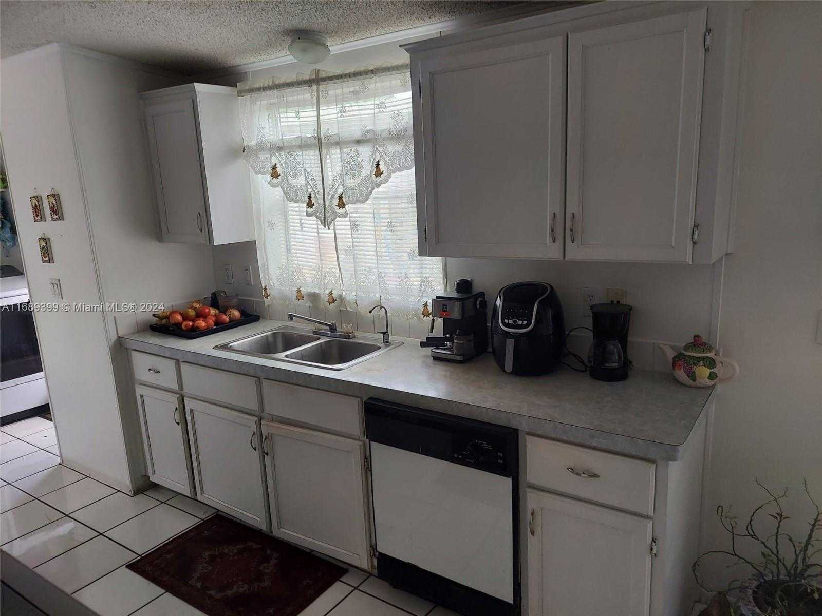 Small Image of 19800 SOUTH WEST 180 TH AVE, Miami Number 14