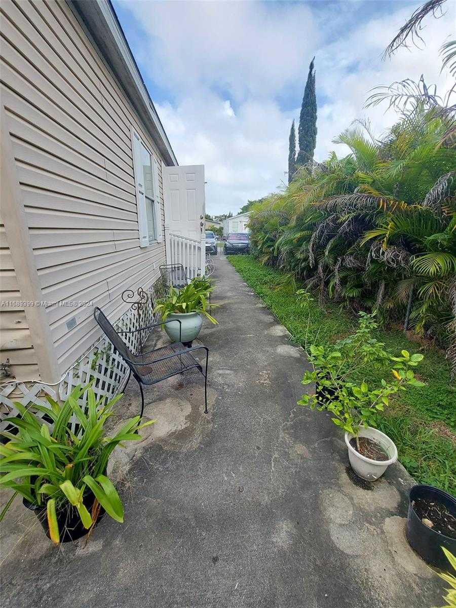 Small Image of 19800 SOUTH WEST 180 TH AVE, Miami Number 2