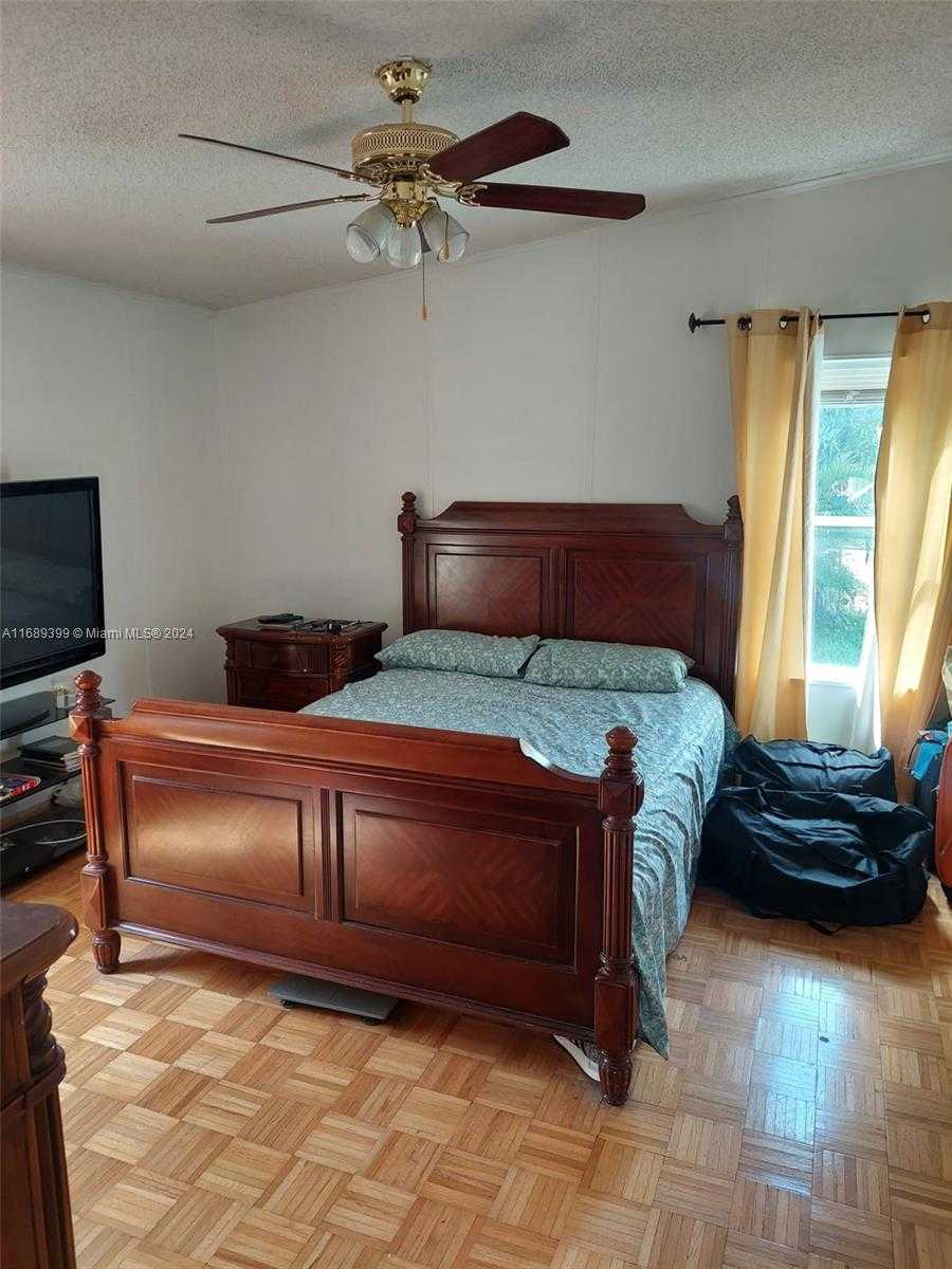 Small Image of 19800 SOUTH WEST 180 TH AVE, Miami Number 21