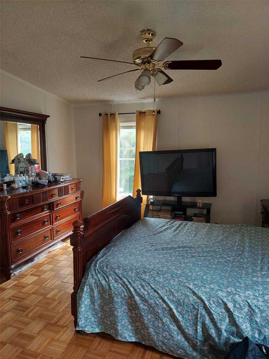 Small Image of 19800 SOUTH WEST 180 TH AVE, Miami Number 22