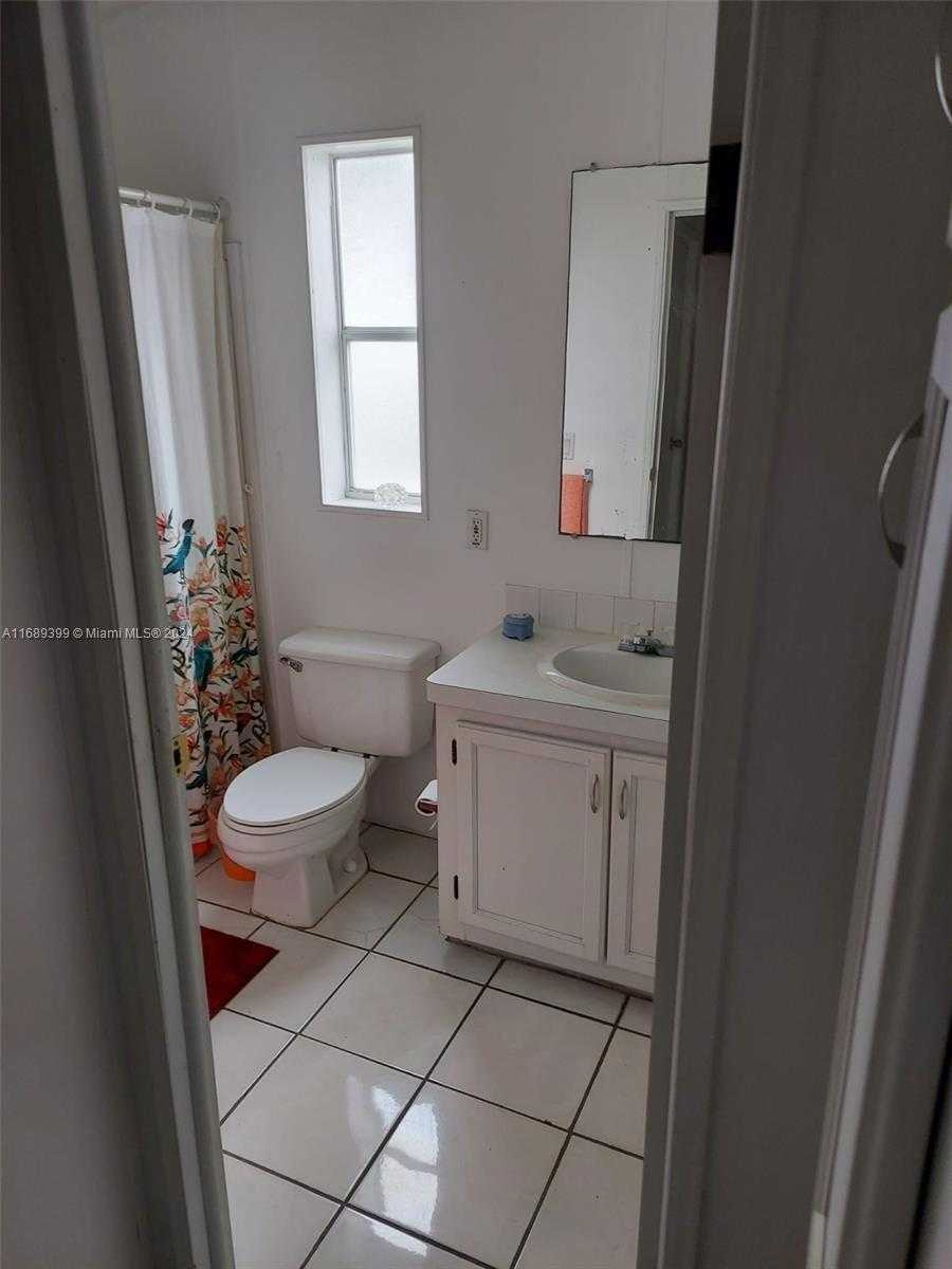 Small Image of 19800 SOUTH WEST 180 TH AVE, Miami Number 26