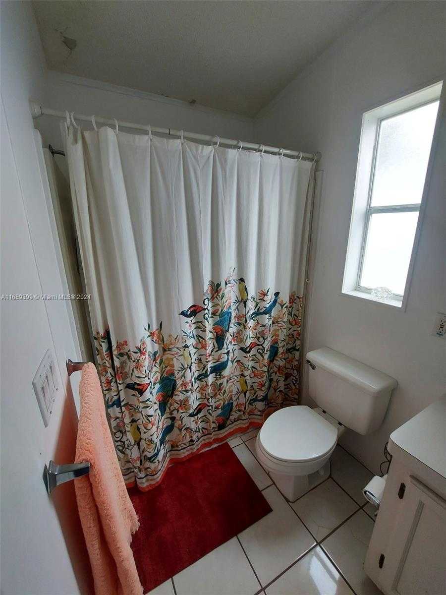 Small Image of 19800 SOUTH WEST 180 TH AVE, Miami Number 27