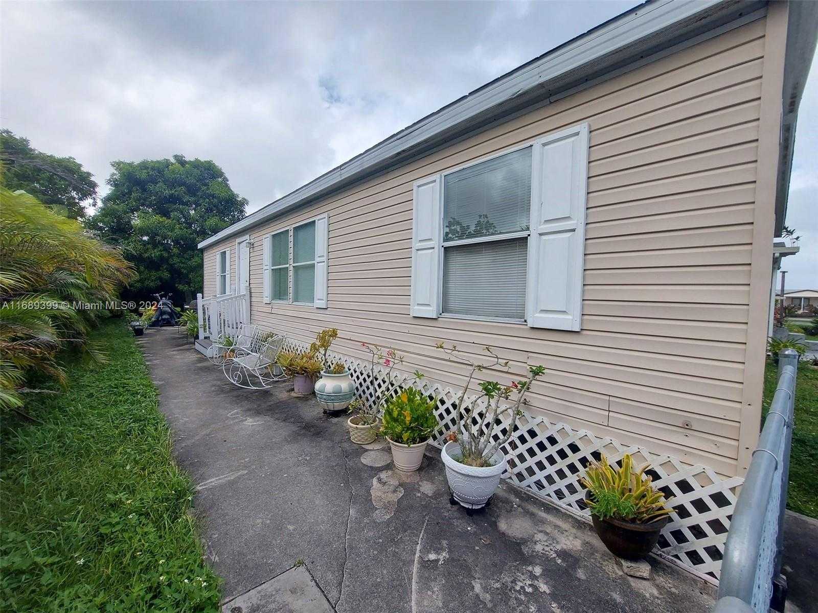 Small Image of 19800 SOUTH WEST 180 TH AVE, Miami Number 8