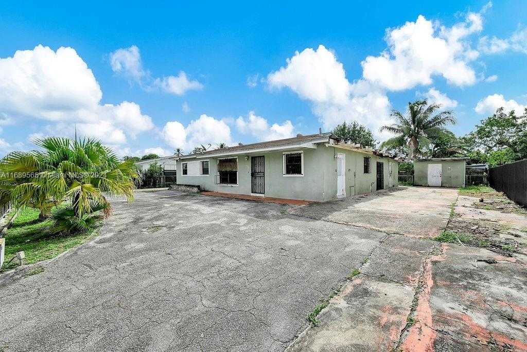 Small Image of 4480 NORTH WEST 201ST ST, Miami Gardens Number 3
