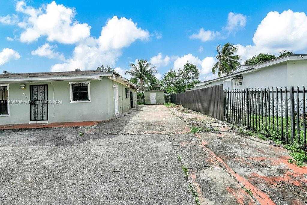 Small Image of 4480 NORTH WEST 201ST ST, Miami Gardens Number 4
