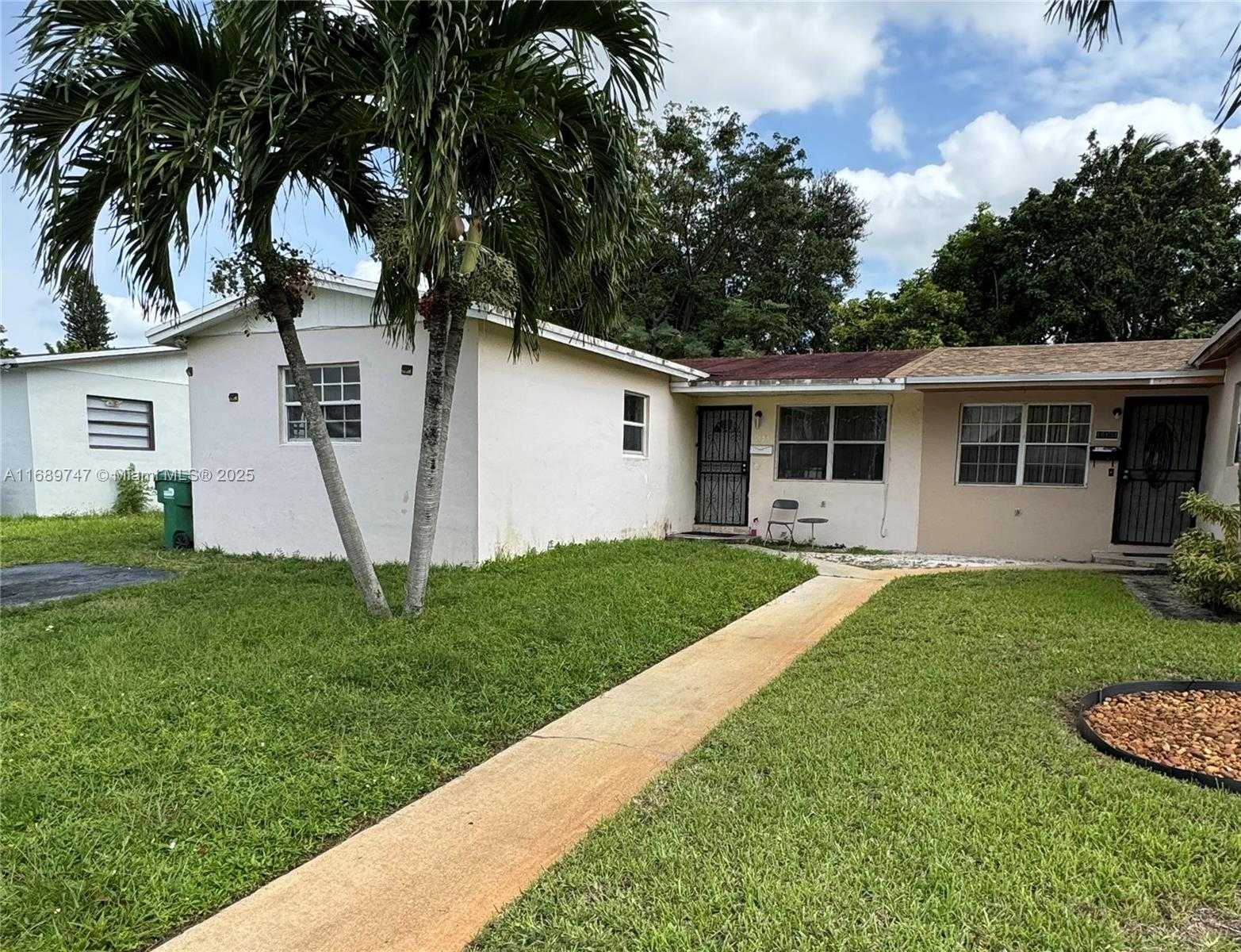 Small Image of 19133 NORTH WEST 35 AVENUE, Miami Gardens Number 2
