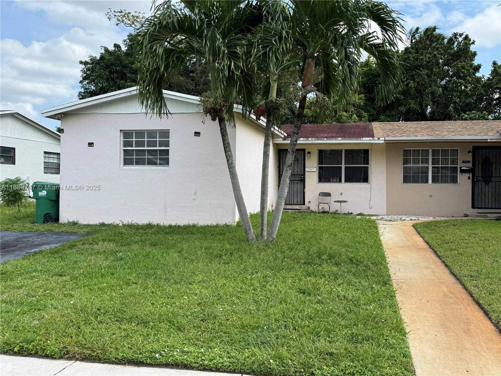 Small Image of 19133 NORTH WEST 35 AVENUE, Miami Gardens Number 3
