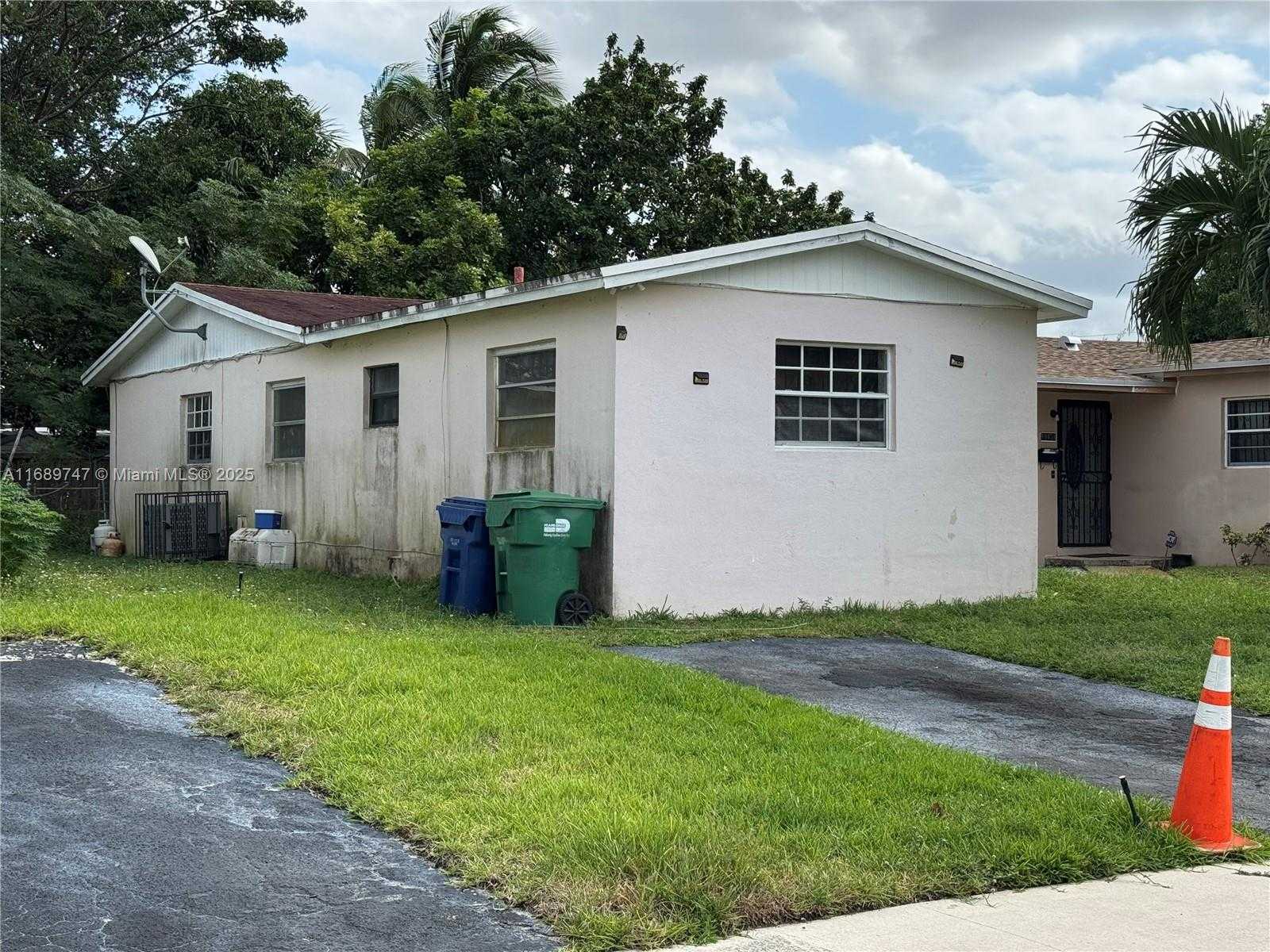 Small Image of 19133 NORTH WEST 35 AVENUE, Miami Gardens Number 4