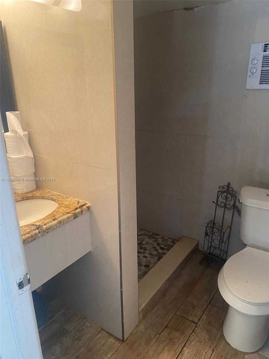 Small Image of 11090 SOUTH WEST 28TH CT, Davie Number 12