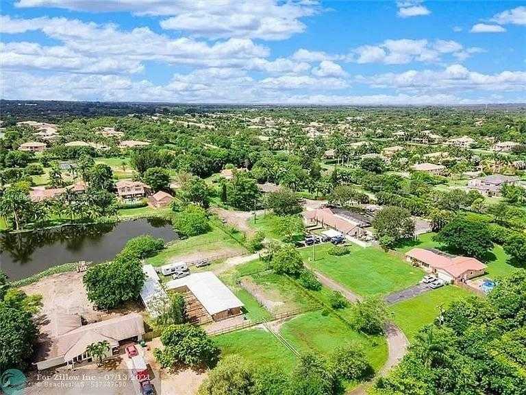 Small Image of 11090 SOUTH WEST 28TH CT, Davie Number 14