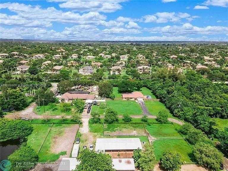 Small Image of 11090 SOUTH WEST 28TH CT, Davie Number 15