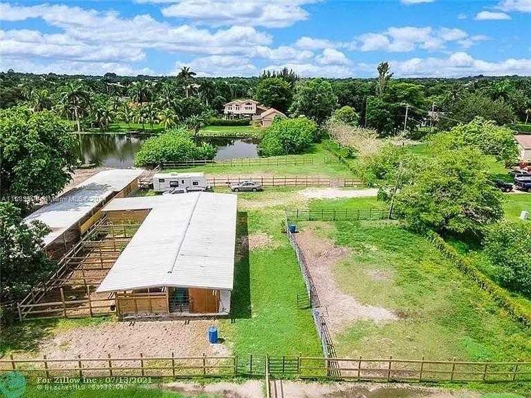 Small Image of 11090 SOUTH WEST 28TH CT, Davie Number 3