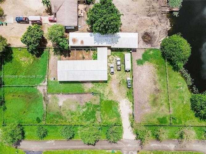 Small Image of 11090 SOUTH WEST 28TH CT, Davie Number 7