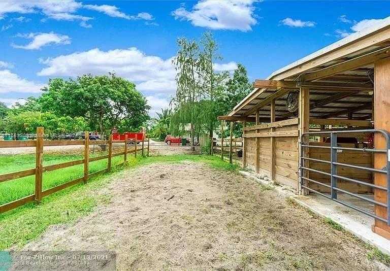 Small Image of 11090 SOUTH WEST 28TH CT, Davie Number 9