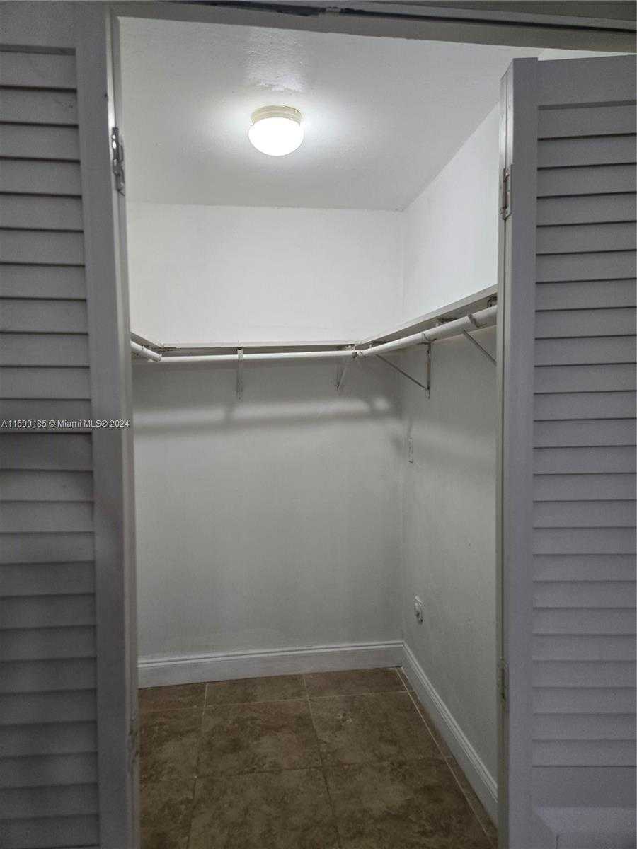 Small Image of 961 EAST 32ND ST, Hialeah Number 15