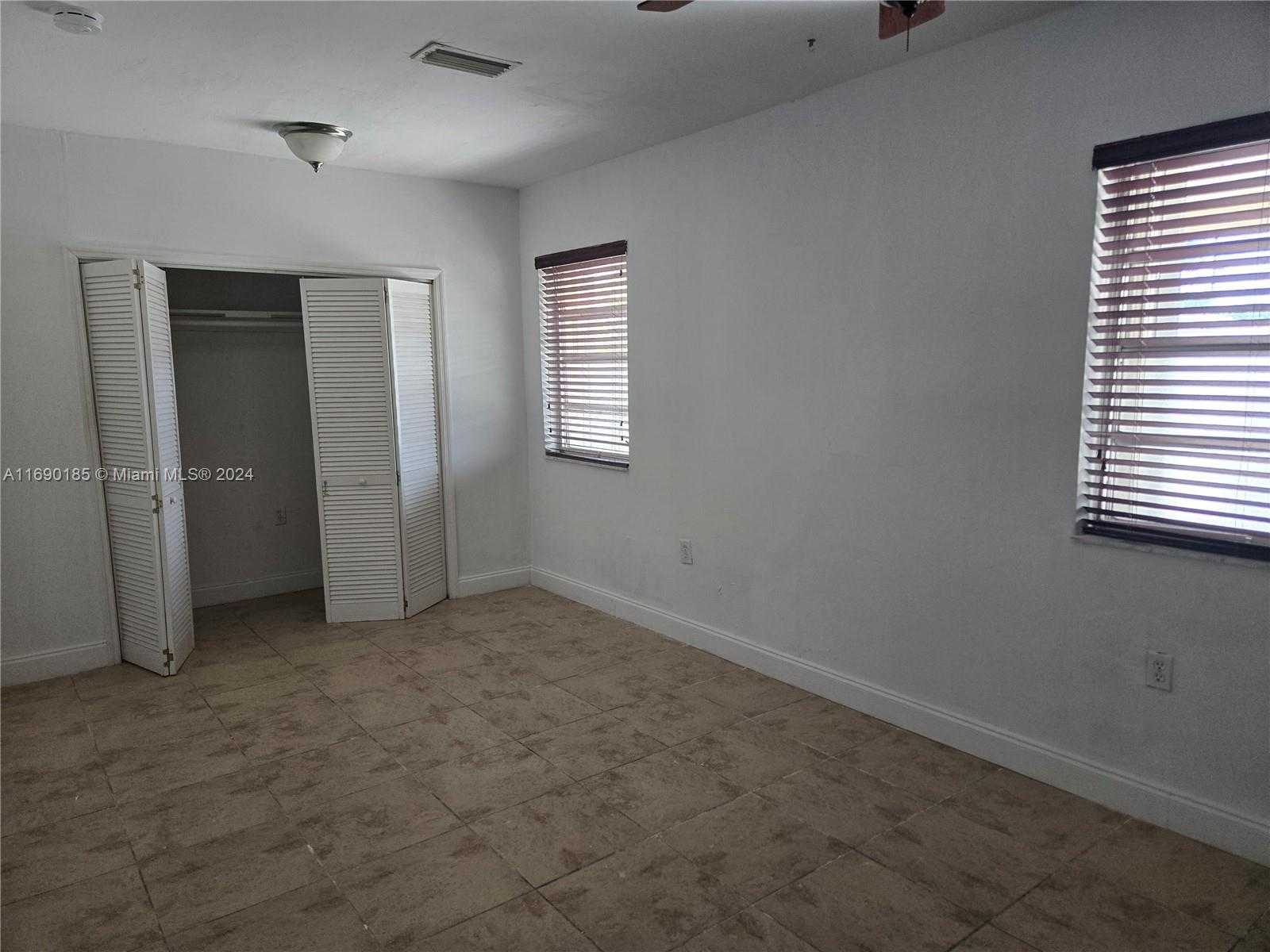 Small Image of 961 EAST 32ND ST, Hialeah Number 17