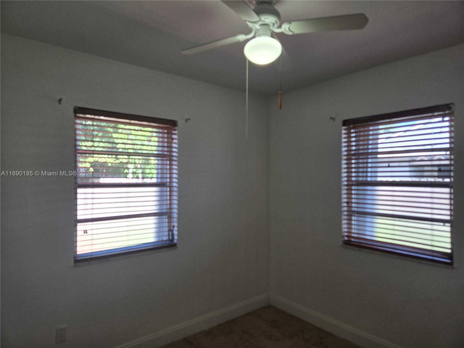 Small Image of 961 EAST 32ND ST, Hialeah Number 19