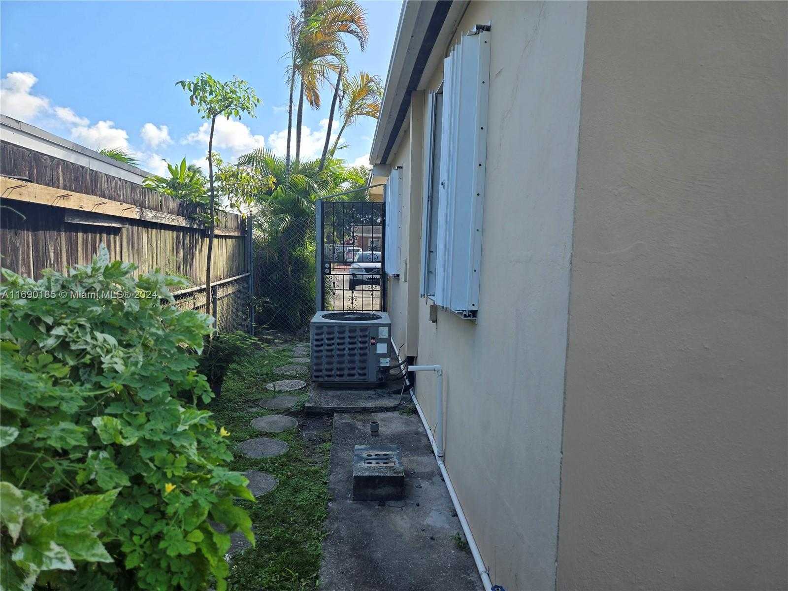 Small Image of 961 EAST 32ND ST, Hialeah Number 26