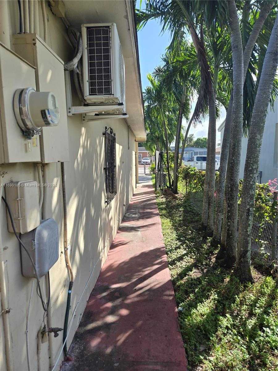 Small Image of 961 EAST 32ND ST, Hialeah Number 29