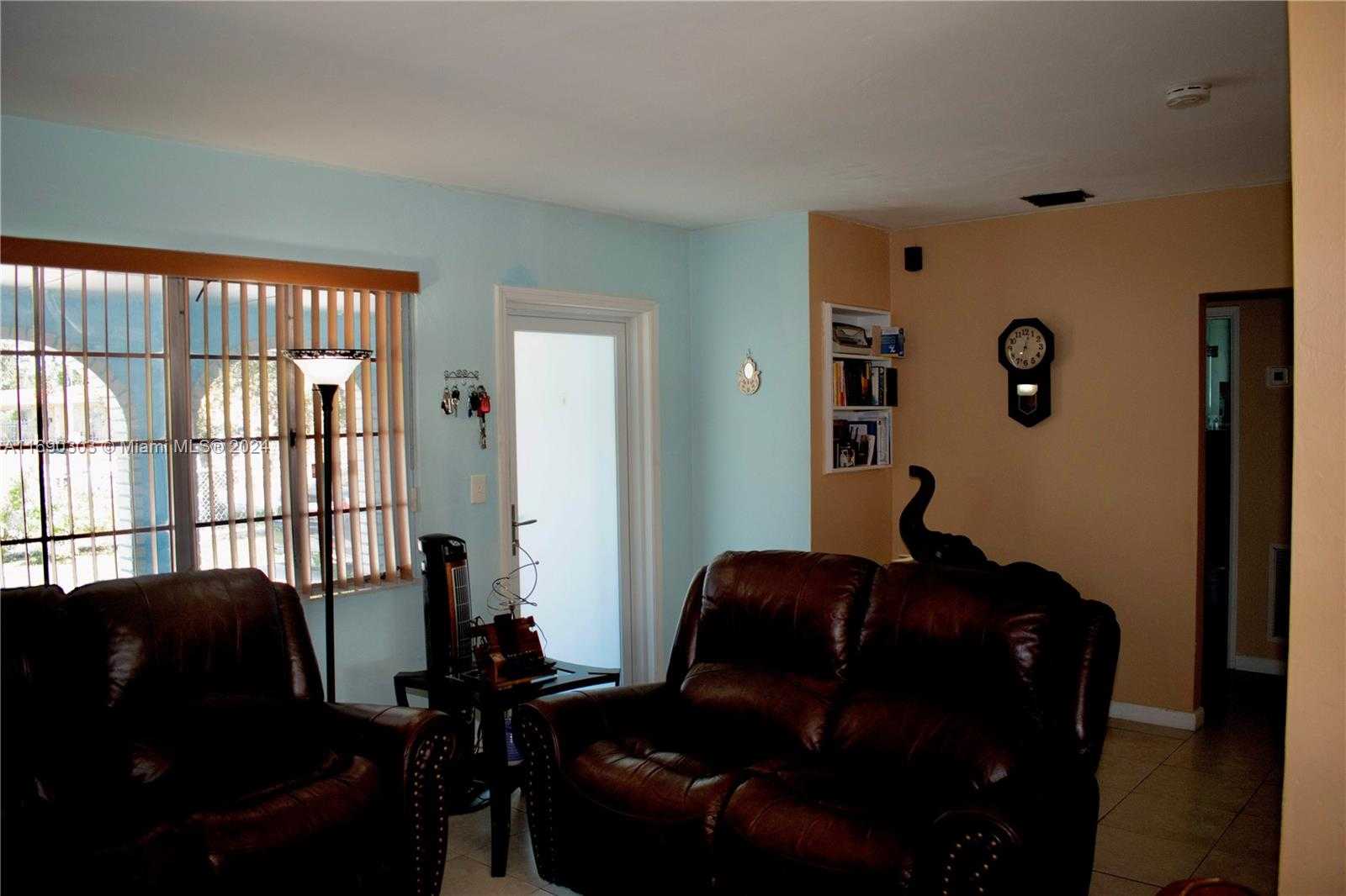 Small Image of 2206 WASHINGTON ST, Hollywood Number 11