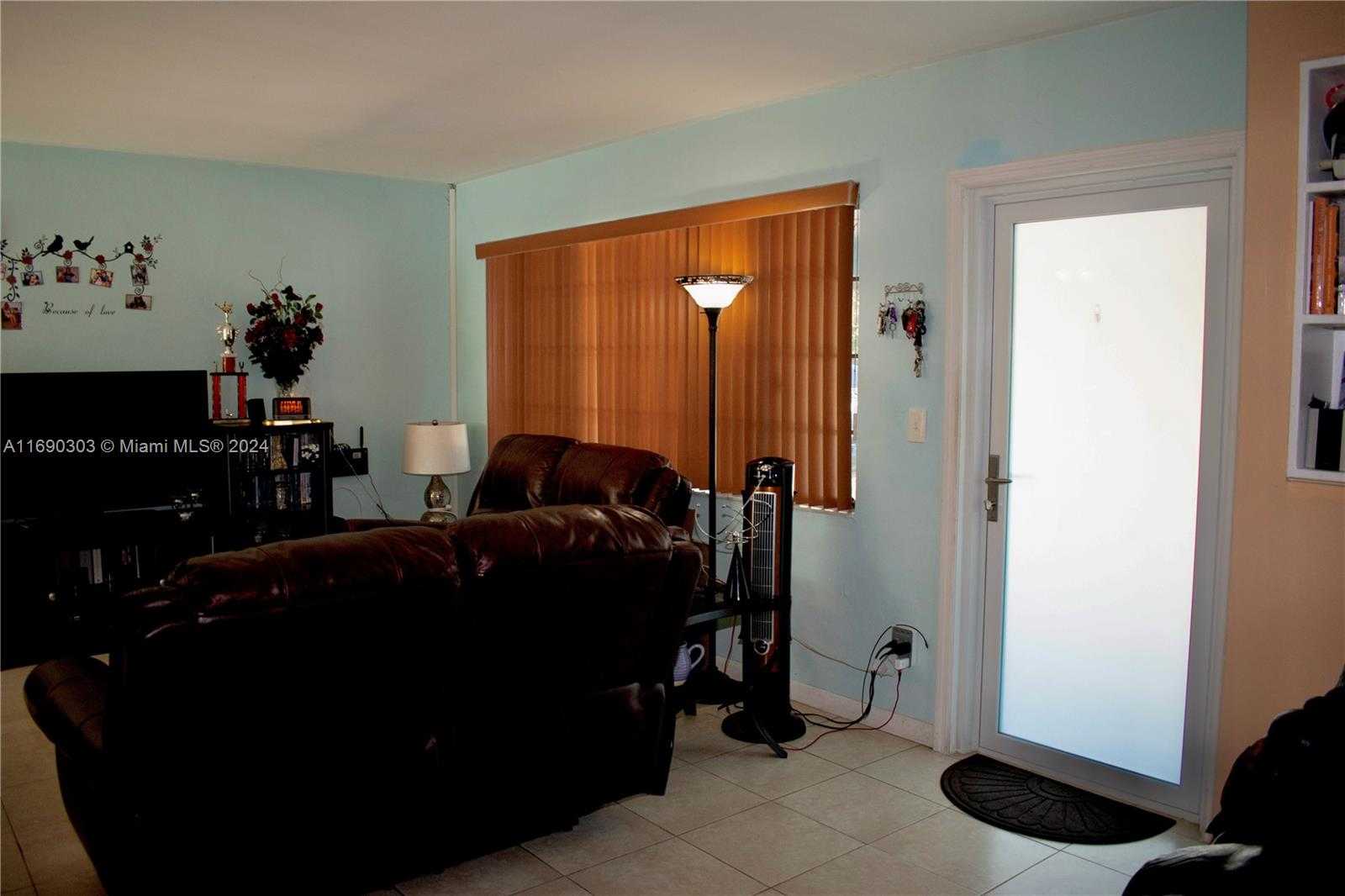 Small Image of 2206 WASHINGTON ST, Hollywood Number 12