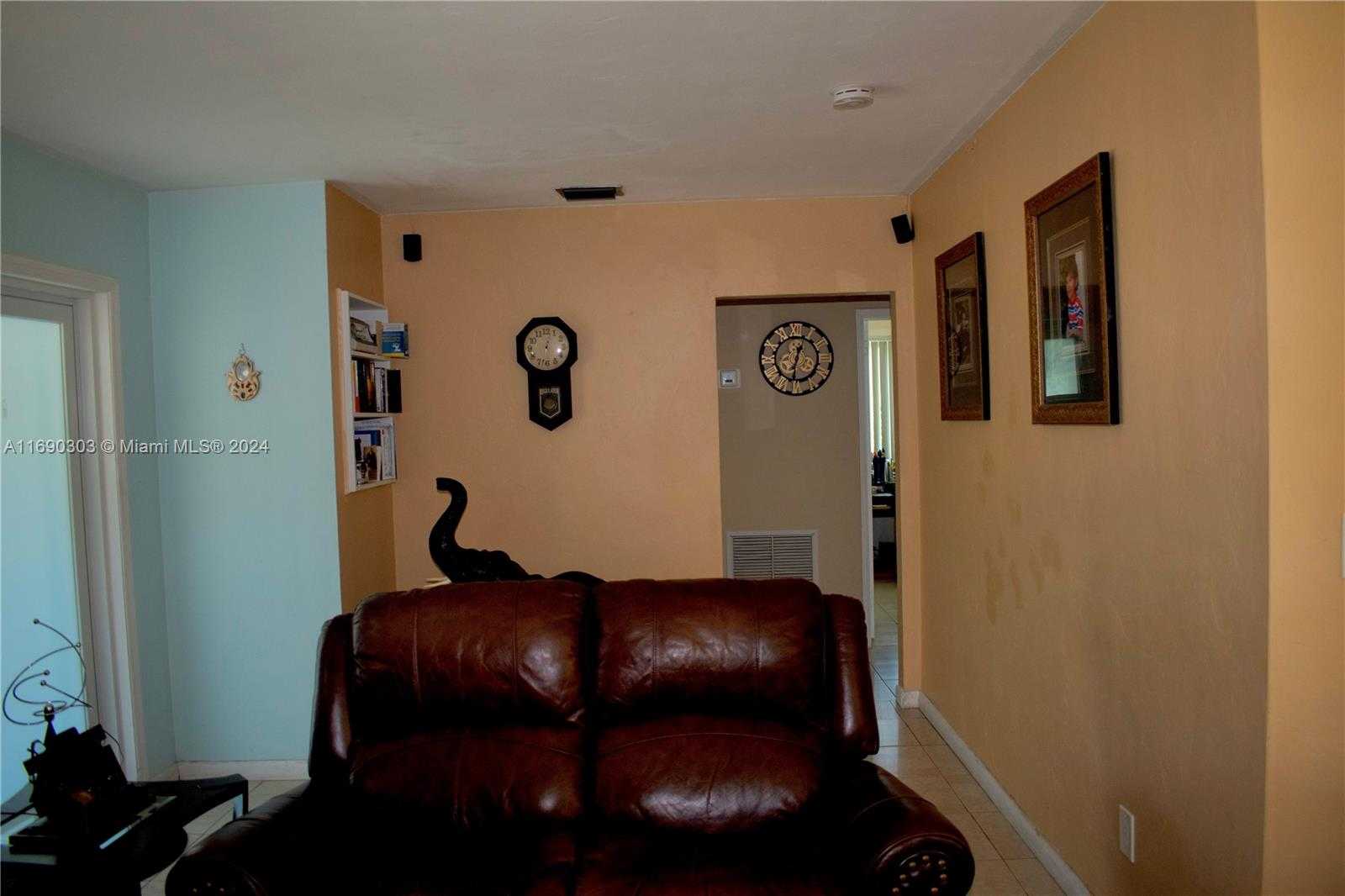 Small Image of 2206 WASHINGTON ST, Hollywood Number 14