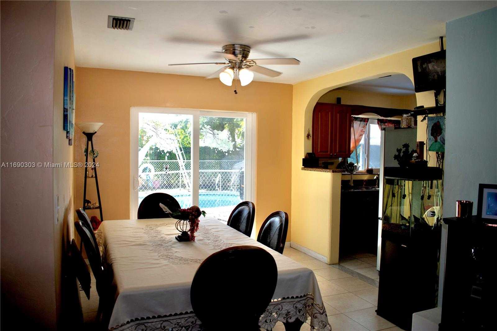 Small Image of 2206 WASHINGTON ST, Hollywood Number 16
