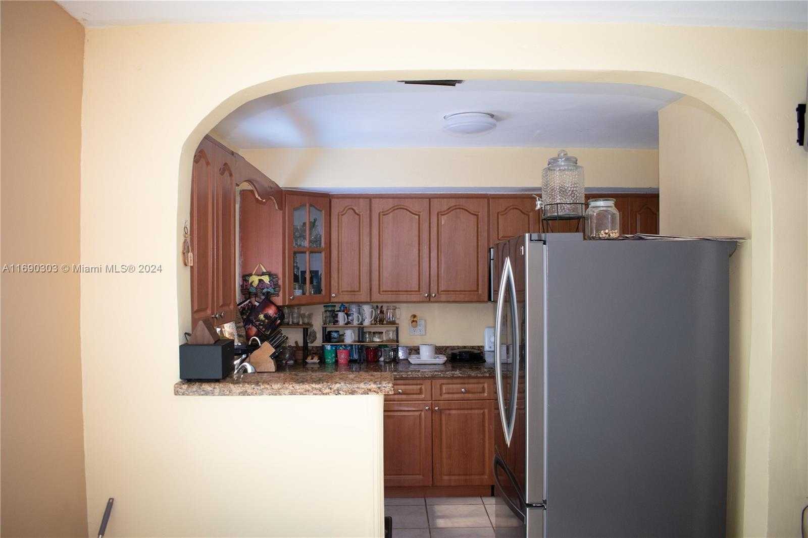 Small Image of 2206 WASHINGTON ST, Hollywood Number 19