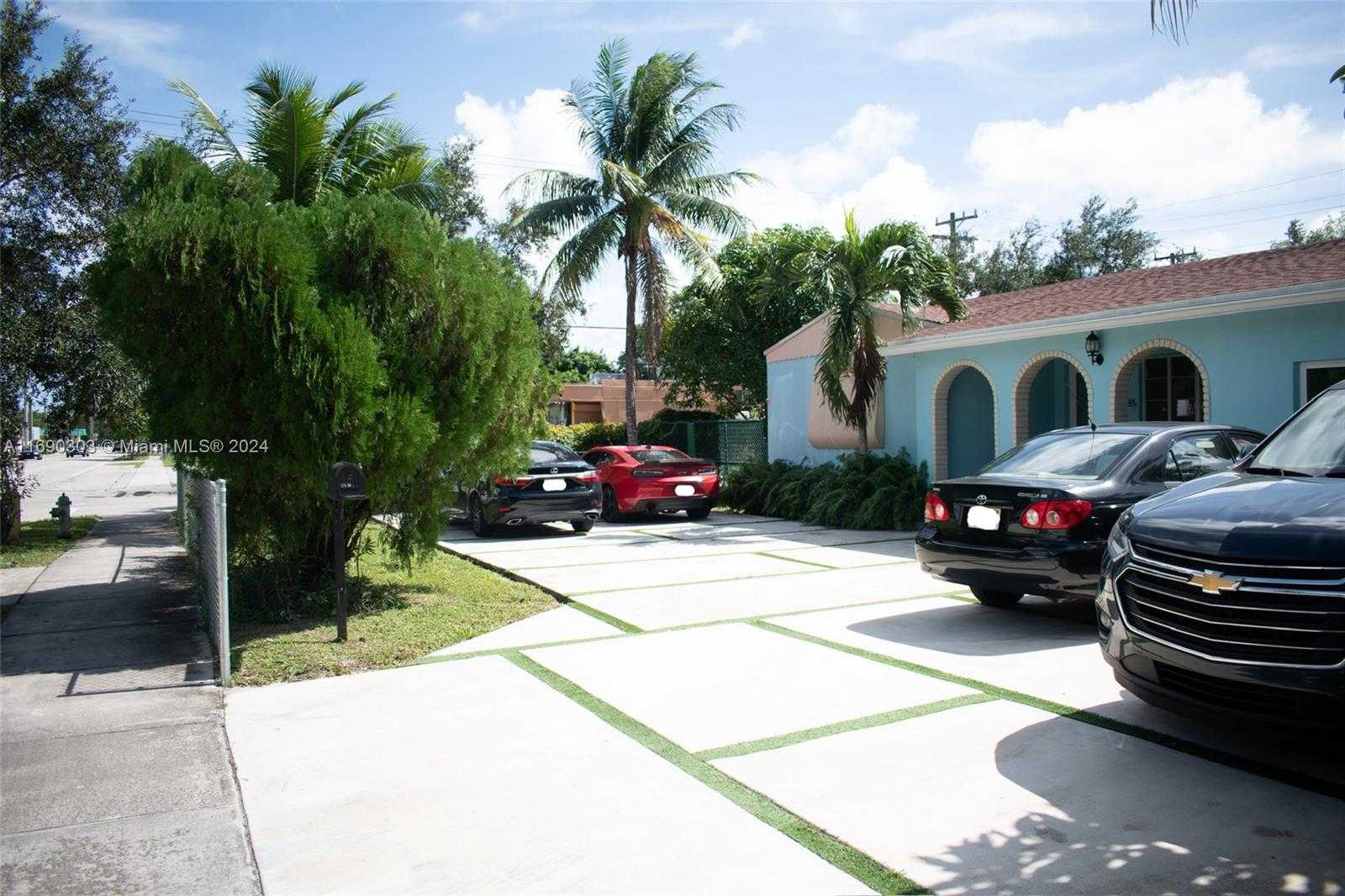 Small Image of 2206 WASHINGTON ST, Hollywood Number 2