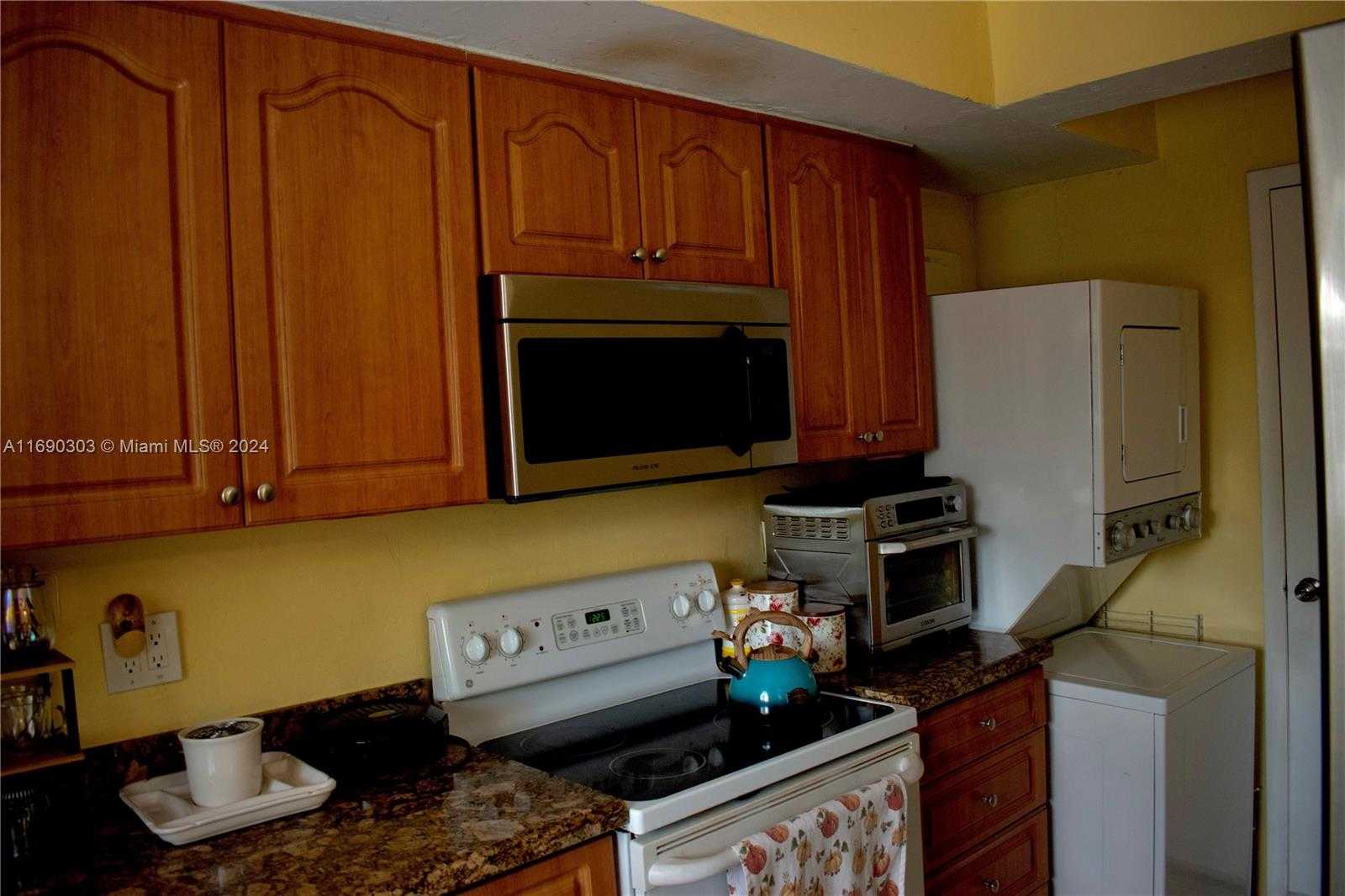 Small Image of 2206 WASHINGTON ST, Hollywood Number 22