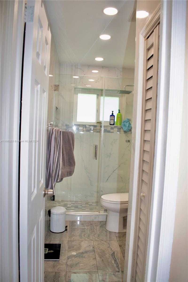 Small Image of 2206 WASHINGTON ST, Hollywood Number 34