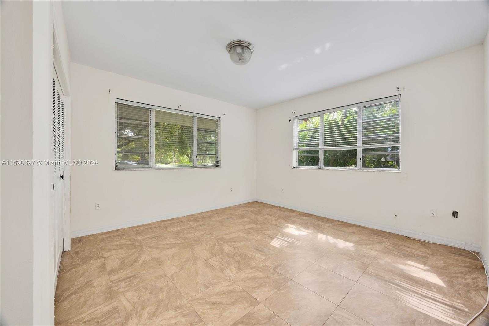 Small Image of 2700 GRANADA BLVD, Coral Gables Number 27