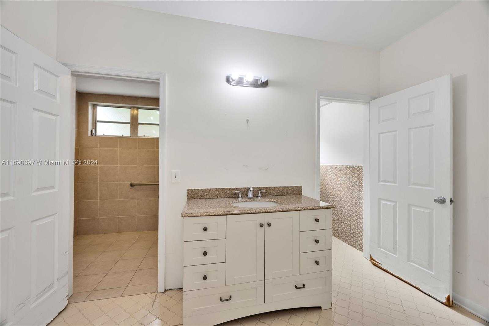 Small Image of 2700 GRANADA BLVD, Coral Gables Number 28