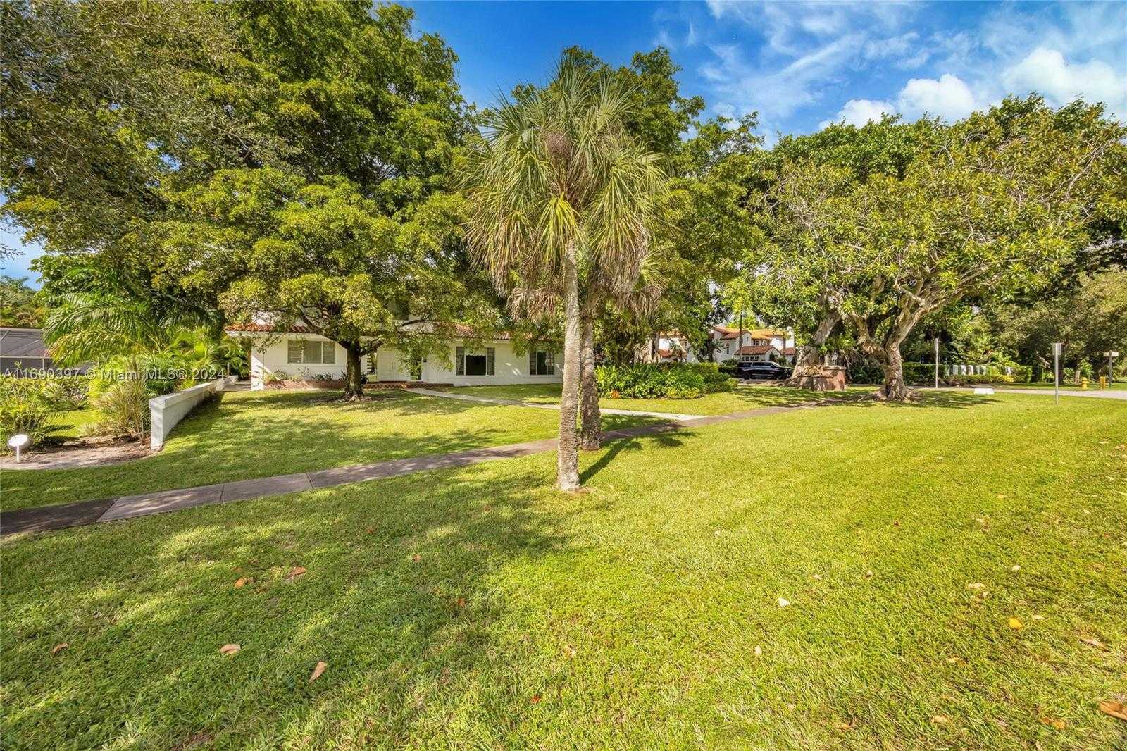 Small Image of 2700 GRANADA BLVD, Coral Gables Number 4