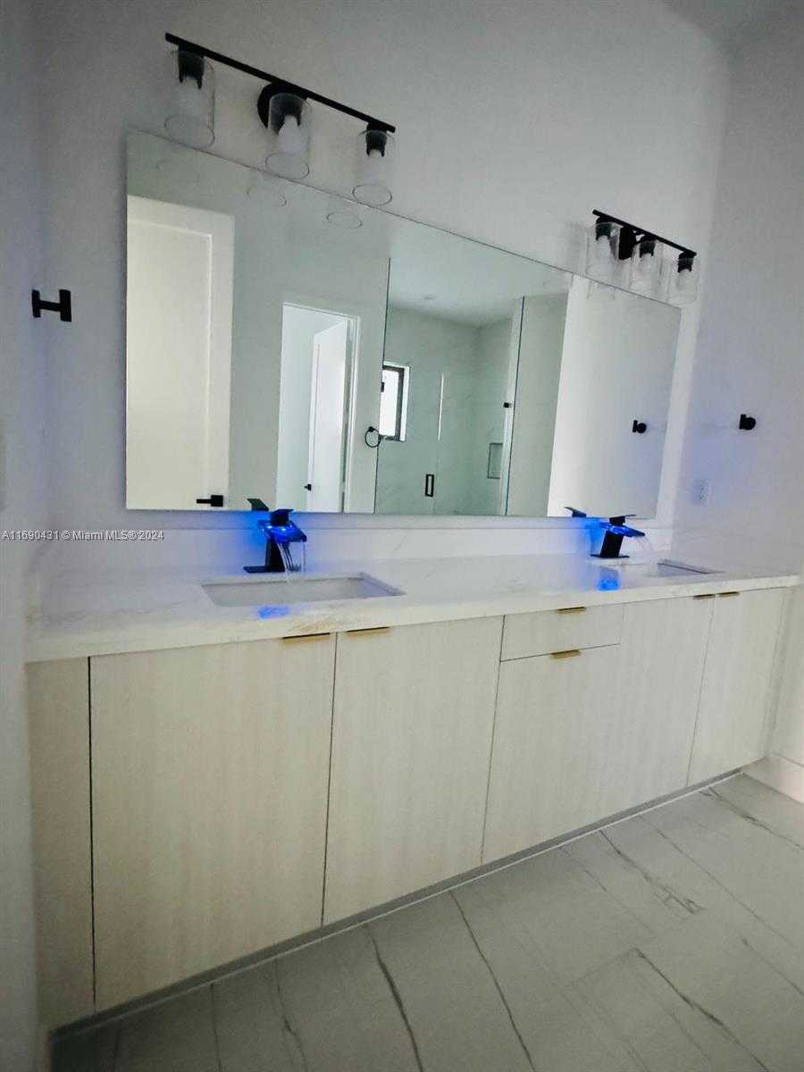 Small Image of 755 ALTON CIR, Port St. Lucie Number 22