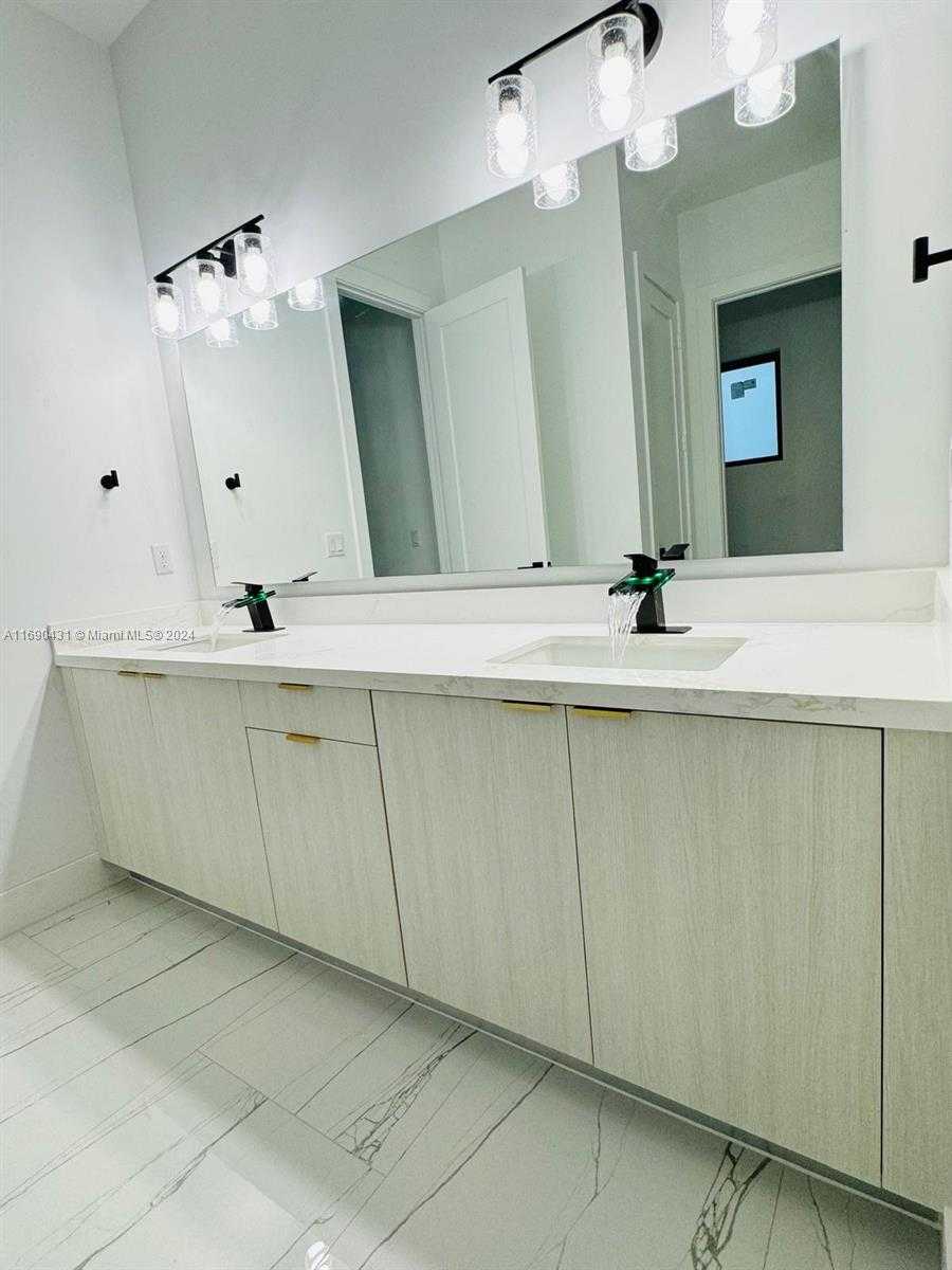 Small Image of 755 ALTON CIR, Port St. Lucie Number 23