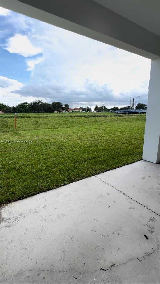 Small Image of 755 ALTON CIR, Port St. Lucie Number 28