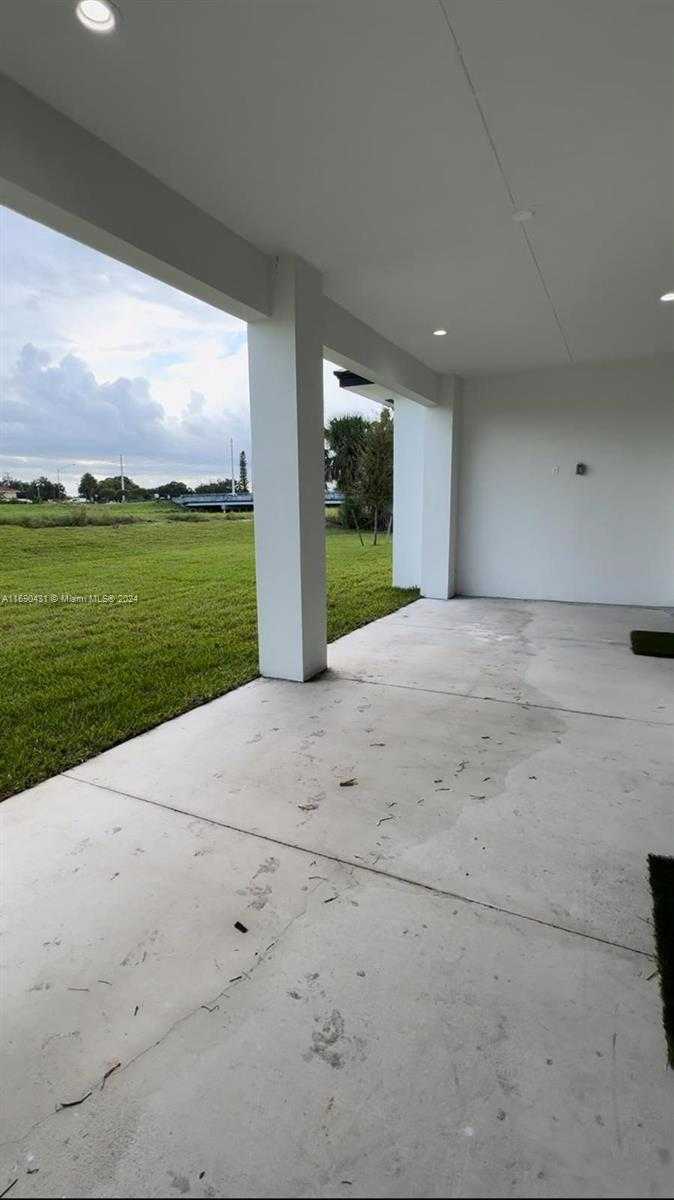 Small Image of 755 ALTON CIR, Port St. Lucie Number 29