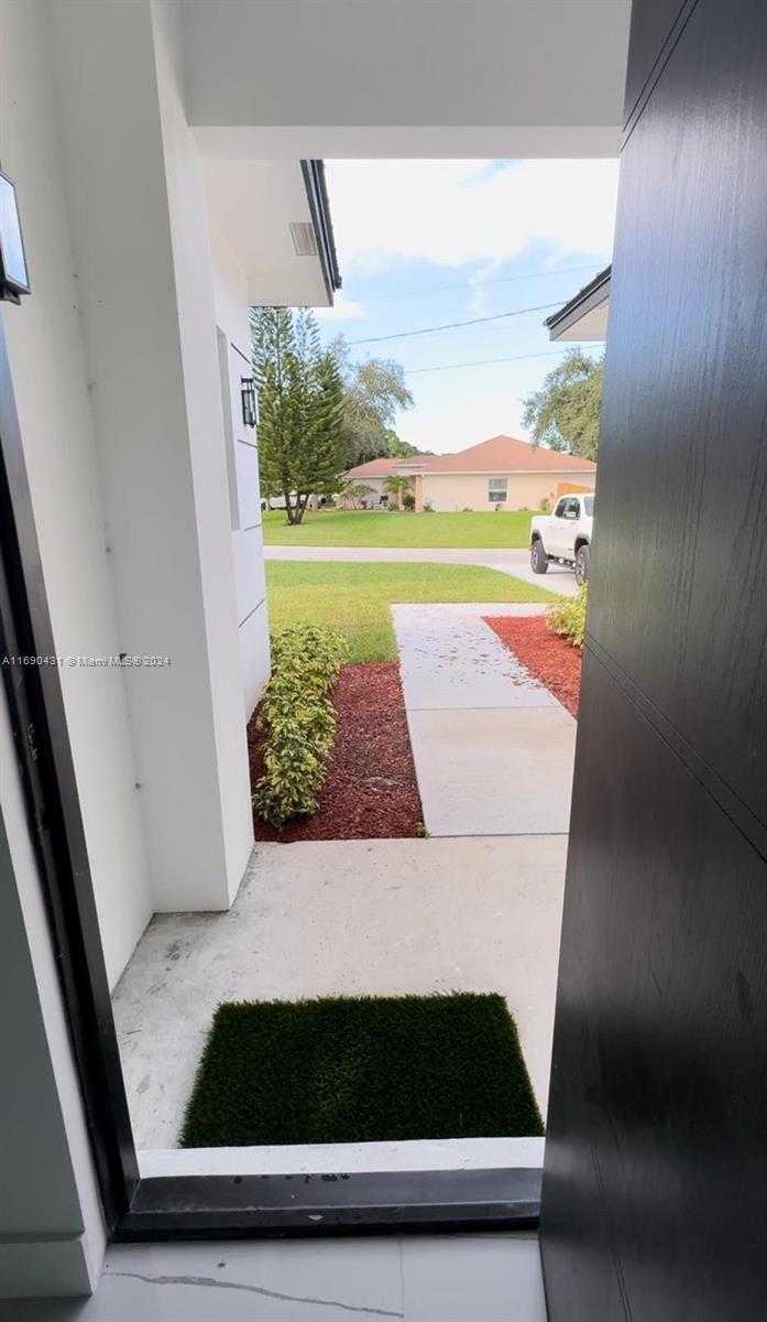 Small Image of 755 ALTON CIR, Port St. Lucie Number 31