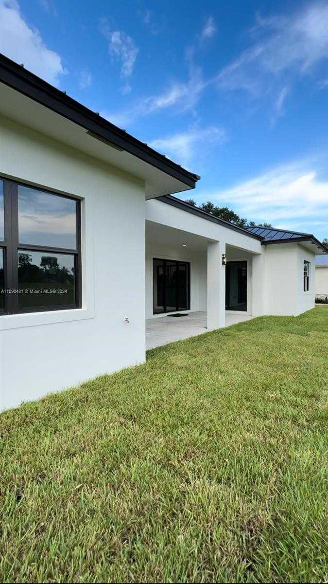 Small Image of 755 ALTON CIR, Port St. Lucie Number 34