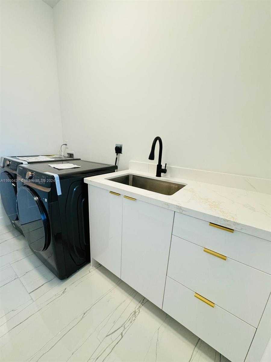 Small Image of 755 ALTON CIR, Port St. Lucie Number 38